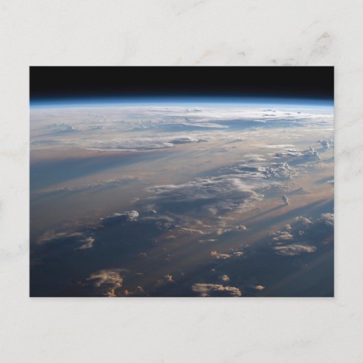 Carte Postale Lever de soleil jette de longues ombres sur la mer (Devant)