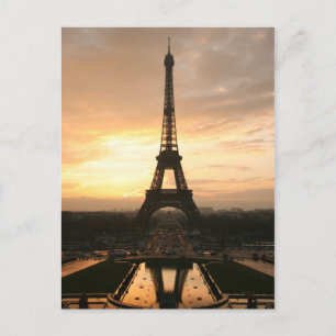 Carte Postale lever de soleil sur la tour Eiffel