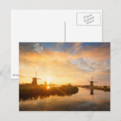 Carte Postale Lever de soleil sur les moulins à vent et une rivi (Devant / Derrière)