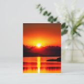 Carte Postale Lever de soleil surplombant un lac (Debout devant)