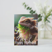 Carte Postale Lézard drôle qui pousse dans le jardin de mousse p (Debout devant)