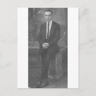 Carte Postale L'homme debout dans les années 1920