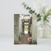 Carte Postale Li Garden Series - Le chemin floral (Debout devant)