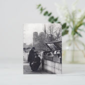 Carte Postale Libraires de livres d'occasion, Notre Dame Paris (Debout devant)