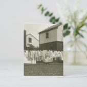 Carte Postale Ligne de lavage à l'extérieur des maisons (Debout devant)