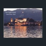 Carte Postale L'île de San Giulio, Lac d'Orta, Italie, au crépus<br><div class="desc">Une photo en début de soirée de la belle île de San Giulio dans le lac d'Orta en Italie.</div>