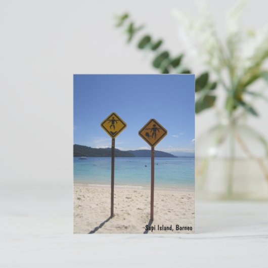 Carte Postale L'île de Sapi, Bornéo (Debout devant)