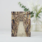 Carte Postale L'intérieur d'une librairie d'occasion Suède. (Debout devant)