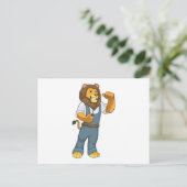 Carte Postale Lion en tant que tournevis de bricoleur (Debout devant)
