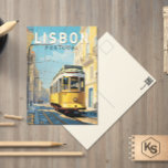 Carte Postale Lisbonne Portugal Jaune Tramway Voyage Art Vintage<br><div class="desc">Design de voyage vectoriel rétro de Lisbonne dans un style emblème. Ville portuaire prospère située à l'estuaire du Tage,  connue pour ses vieilles bâtisses aux couleurs pastel.</div>