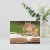 Carte postale Little Chipmunk Reading (Debout devant)