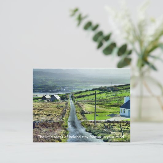 Carte postale Little Irish Road (Debout devant)