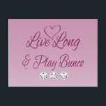 Carte Postale Live Long and Play Bunco<br><div class="desc">Le design graphique Live Long and Play Bunco offre un coeur pour une longue vie et trois Bunco. Grand comme un cadeau pour les vacances, anniversaires, cadeau d'hôtesse ou un prix pour votre prochain événement Bunco.</div>