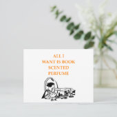 CARTE POSTALE LIVRE (Debout devant)