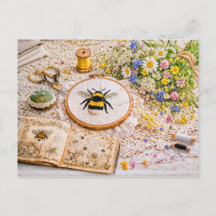 Carte Postale Livre de broderie avec abeille bourdon brodée et v
