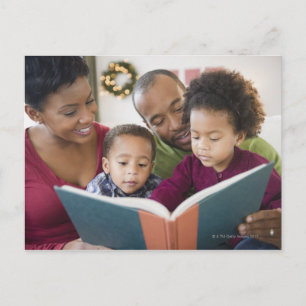Carte Postale Livre de lecture de la famille noire