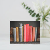 Carte Postale Livres classiques sur une étagère (Debout devant)