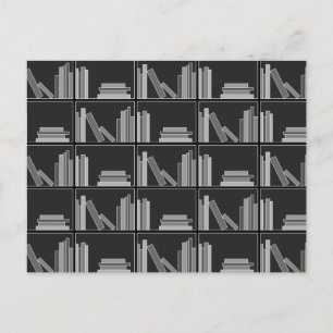 Carte Postale Livres sur Shelf. Gris, noir et blanc.