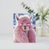 Carte Postale Llama rose glamour - Icône mode hiver (Debout devant)