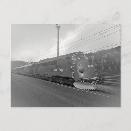 Carte Postale Locomotive diesel norvégien Di3 642 à Dombaas. (Devant)