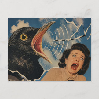 Carte Postale L'oiseau noir hurlant et la dame rétro