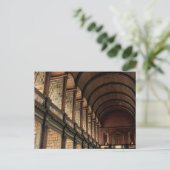 Carte Postale Long Room Trinity College (Debout devant)