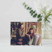 Carte Postale Lorelai et Rory assis dans la chambre (Debout devant)