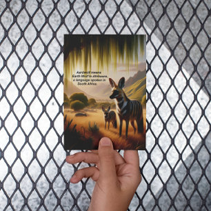 Carte Postale Loup terrestre majestueux paissant sur des prairie