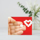 Carte Postale Love pill (Debout devant)