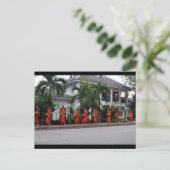 Carte Postale luang alms (Debout devant)