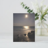Carte Postale Lune se levant au-dessus de l'océan (Debout devant)