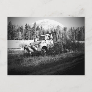 Carte Postale Lune se lève sur un vieux camion de ferme