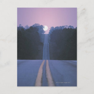 Carte Postale Lune sur la route ouverte