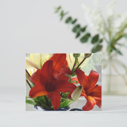 Carte Postale Lys rouges (Debout devant)