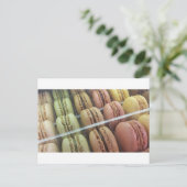Carte Postale Macarons à profusion (Debout devant)