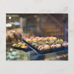 Carte Postale Macarons dans la fenêtre Afficher 2