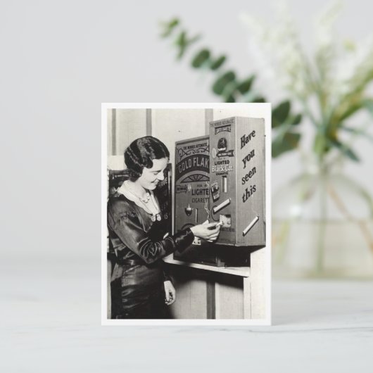Carte Postale Machine de vente de cigarettes pour femmes Retro I (Debout devant)