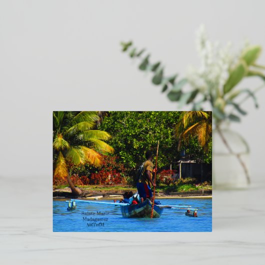 Carte postale Madagascar (Debout devant)