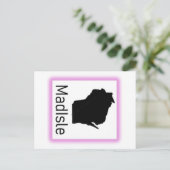 Carte Postale MadIsle Purple 2025 (Debout devant)