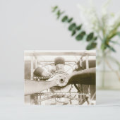 Carte Postale Magnifique machine volante (Debout devant)