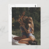 Carte Postale Magnifiques jumelles modèle de charme en extérieur (Devant / Derrière)