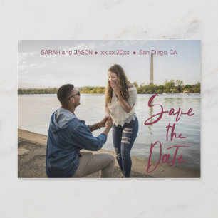 Carte Postale main rouge marsala lettrage enregistrer la date