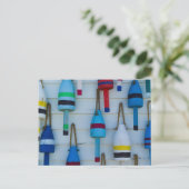 Carte Postale Maine, Stonington, bouées décoratives de homard (Debout devant)