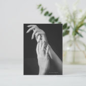 Carte Postale Mains des femmes (Debout devant)