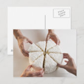 Carte Postale Mains tirant des tranches de gâteau (Devant / Derrière)