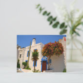 Carte Postale Maison Blanche avec porte bleue (Debout devant)