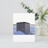 Carte Postale Maison de pêche sur glace à la tombée de la nuit. (Debout devant)