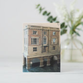 Carte Postale Maison de poupée anglaise avec balcon (Debout devant)