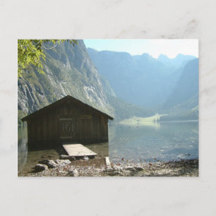 Carte Postale Maison en bois près d'un lac