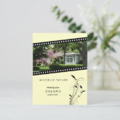 Carte postale Maison immobilière à film jaune (Debout devant)